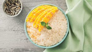 Sticky rice with mango and coconut